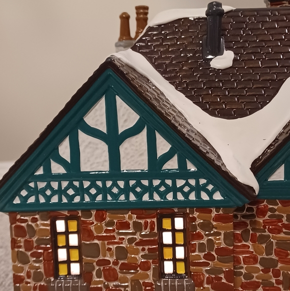 Dept 56 Tudor House American Architecture Series The Original Snow Village 55062 - Picture 10 of 13